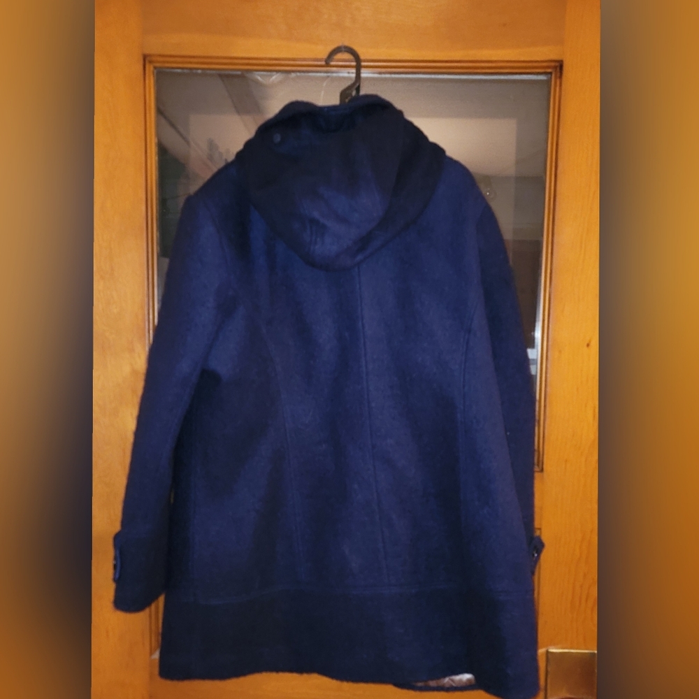Beautiful Coat - Picture 2 of 2